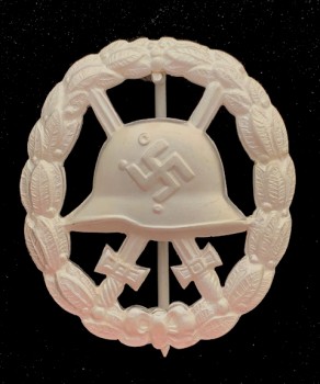 Spanish Civil War Wound Badge Silver Grade. Pierced.  ORIGINAL QUALITY.