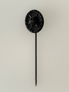 Miniature original quality 1939 Wound Badge in Black stick pin