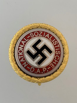 Golden Party Badge. Dated version with vertical pin.