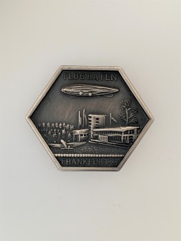 Zeppelin 'Flughaven Frankfurt'  metal lapel badge.