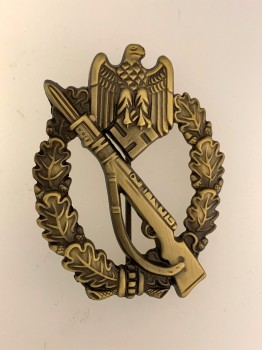 Infantry Assault Badge in Bronze.