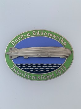 Zeppelin 'Nord u SudAmerika Jubilaumsfahrt 1933' enamel breast badge in GREEN