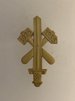 Gau Essen Commemorative  Badge in Gold. Large size. ORIGINAL QUALITY.