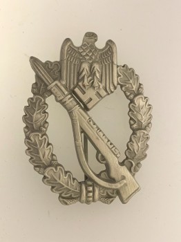 Army Infantry Assault Badge in Silver. Silver finish.