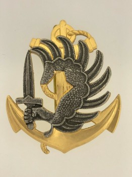 French Marine Paratrooper metal beret badge.