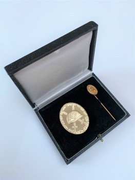 1939 Wound badge and stick pin set in Gold