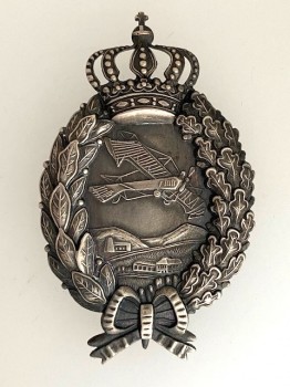 Imperial German Bavarian WWI Aviator's metal breast badge. 800 Silber.